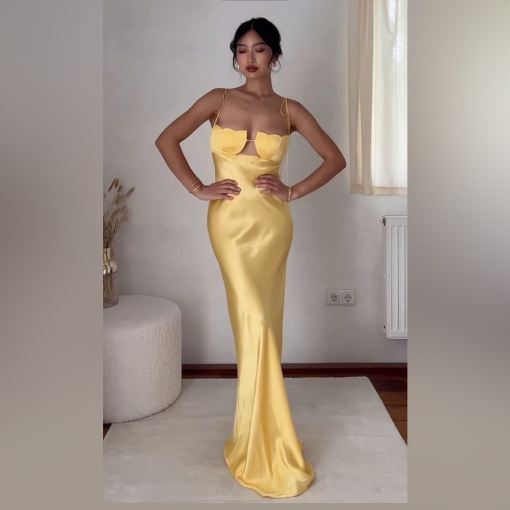 Elegant Yellow Satin Anna October ‘Tulip’ Evening Gown